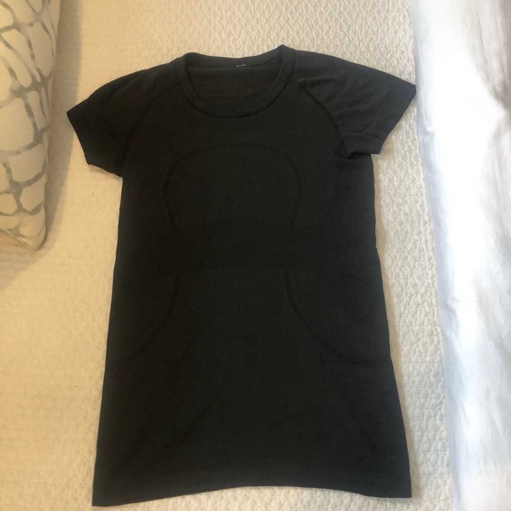 Lululemon athletica short sleeve top